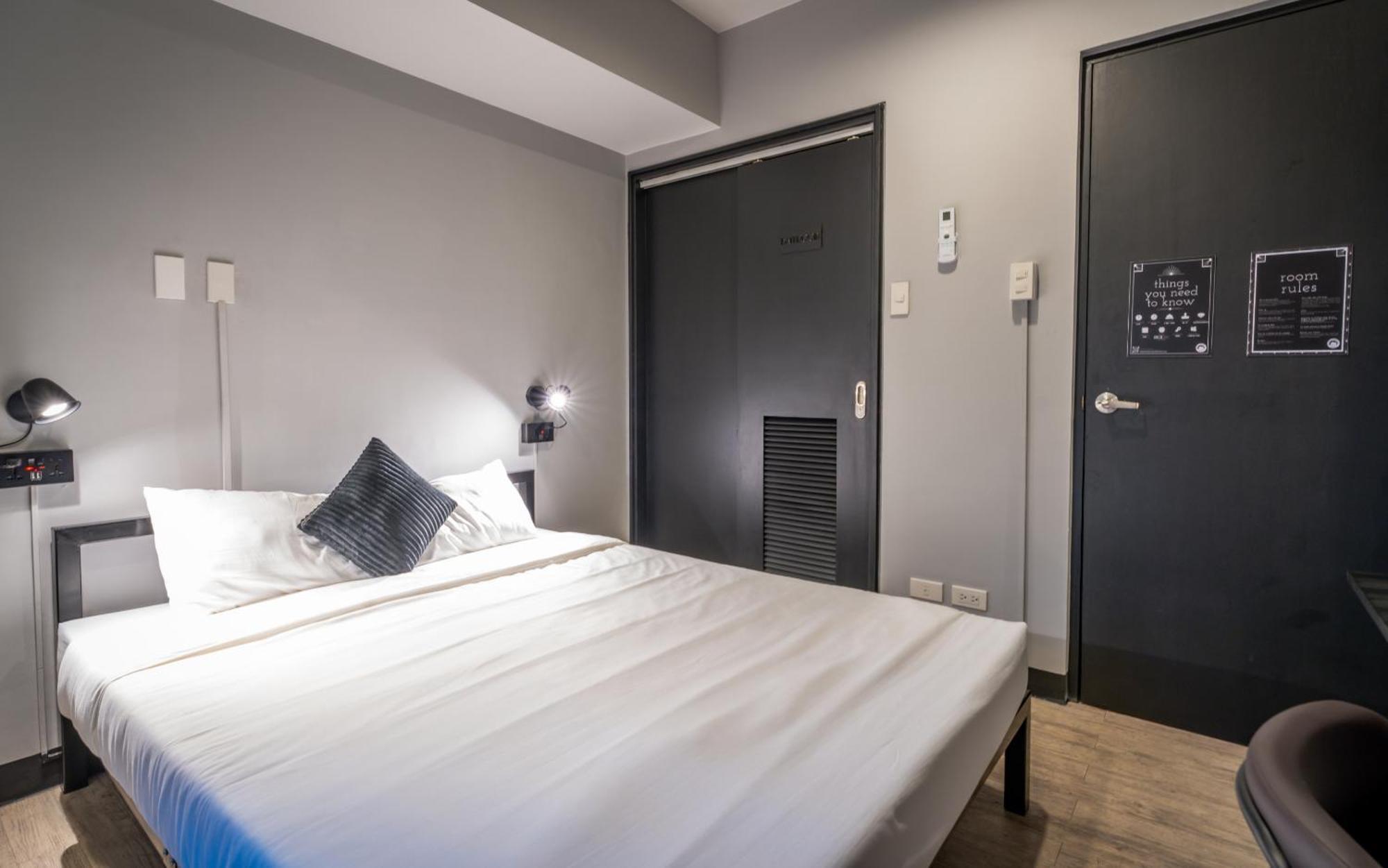 Mad Monkey Manila Hostel Makati City Kültér fotó