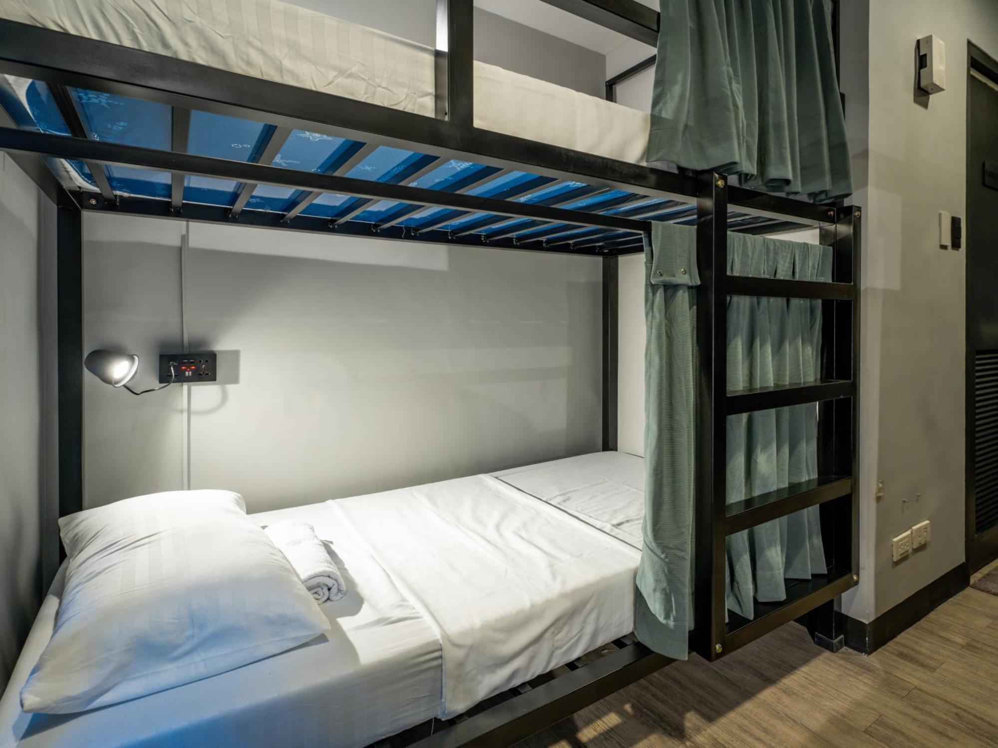 Mad Monkey Manila Hostel Makati City Kültér fotó