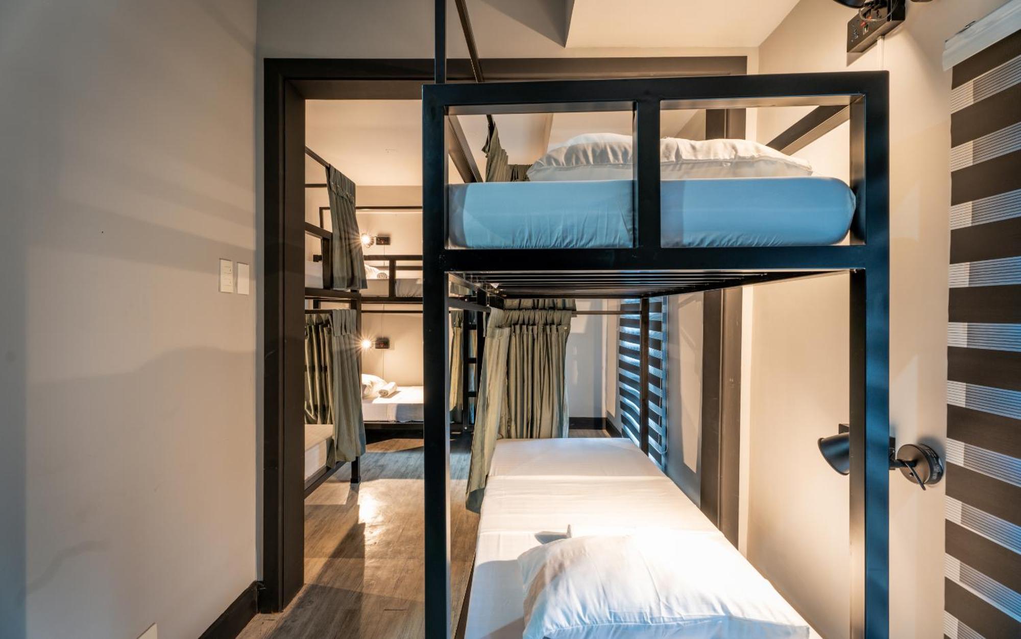 Mad Monkey Manila Hostel Makati City Kültér fotó