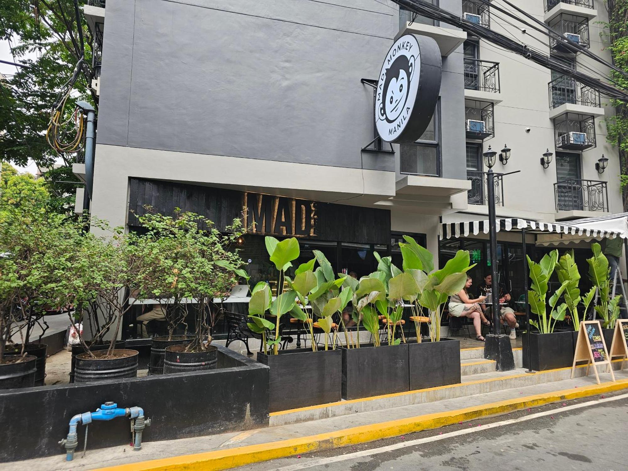 Mad Monkey Manila Hostel Makati City Kültér fotó