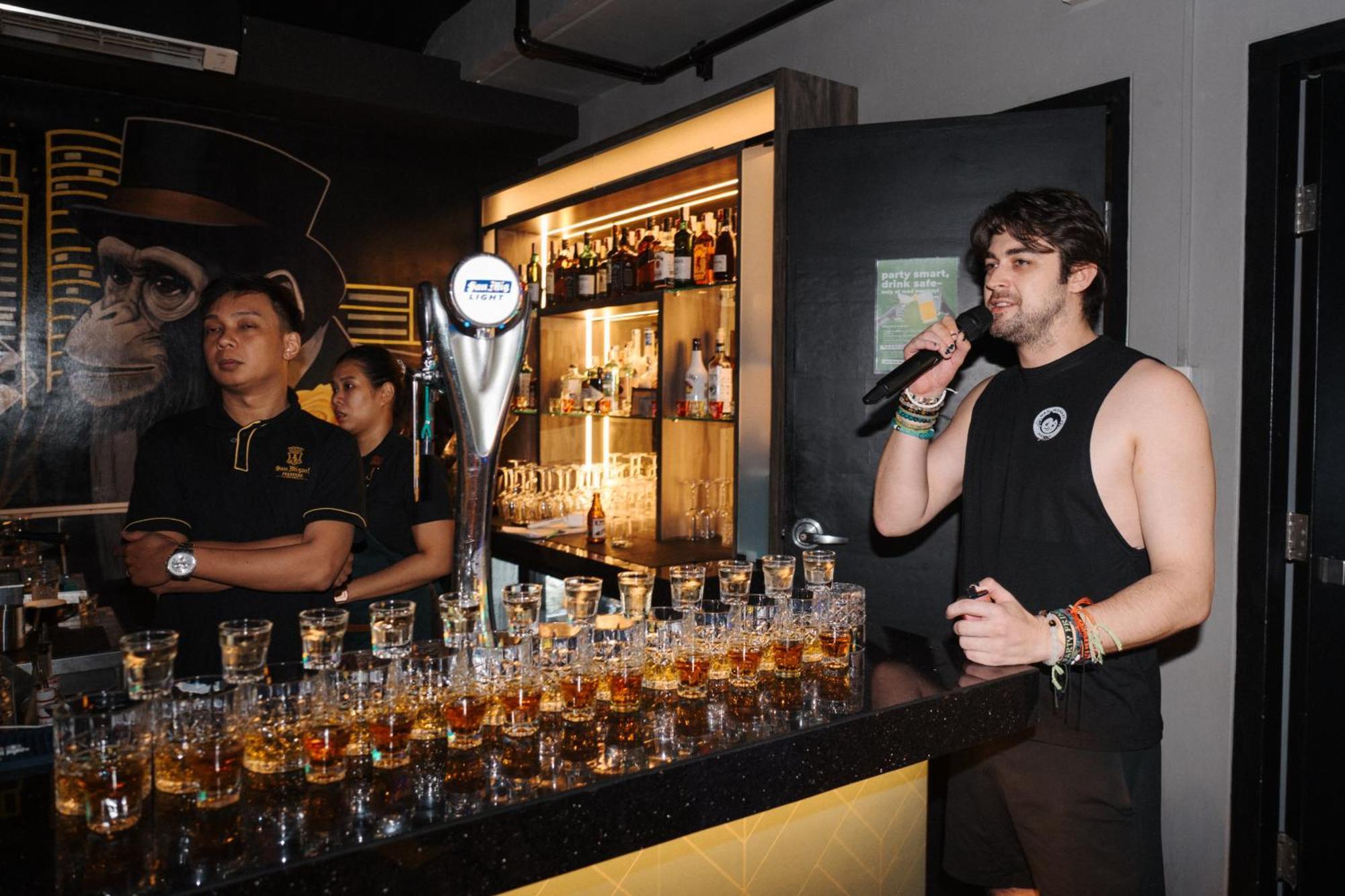 Mad Monkey Manila Hostel Makati City Kültér fotó