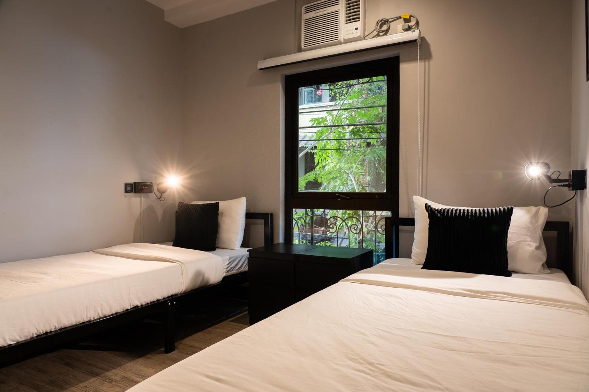 Mad Monkey Manila Hostel Makati City Kültér fotó