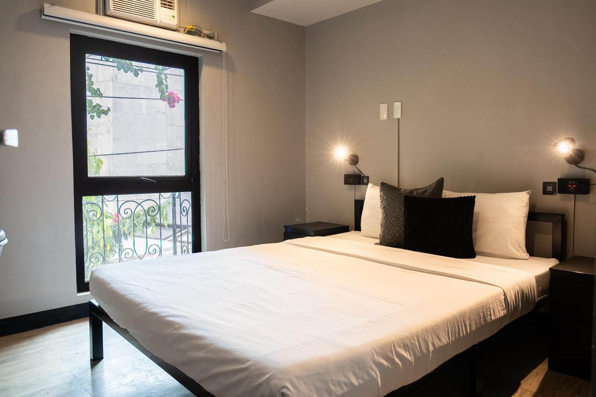 Mad Monkey Manila Hostel Makati City Kültér fotó